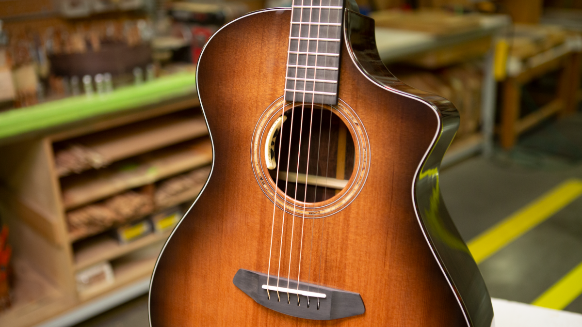 Breedlove - "La toute nouvelle Breedlove Concert Shadowburst en exclusivité!"