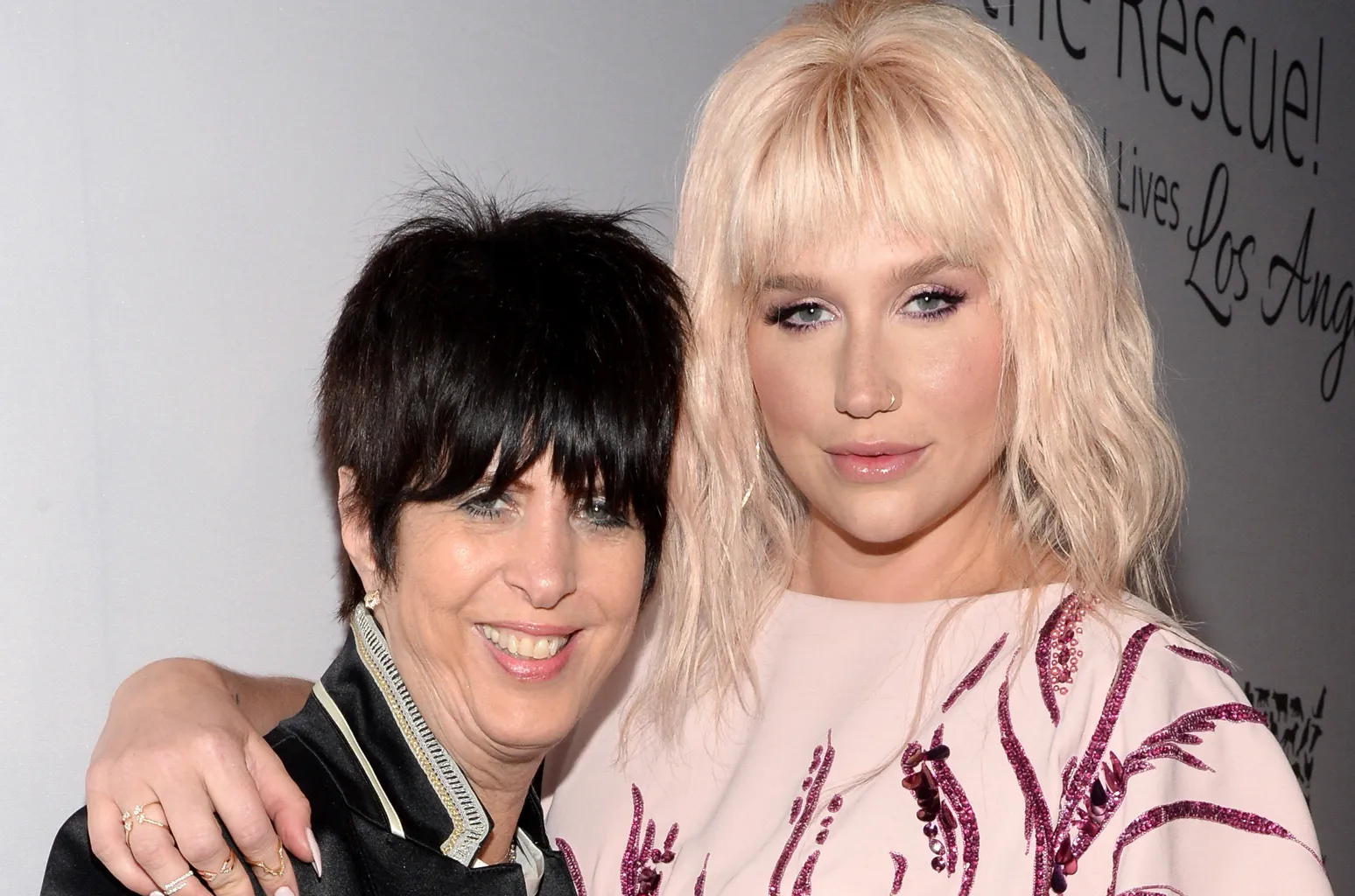 Kesha - Kesha dévoile la chanson de Diane Warren "Dear Me" du documentaire "Relentless"