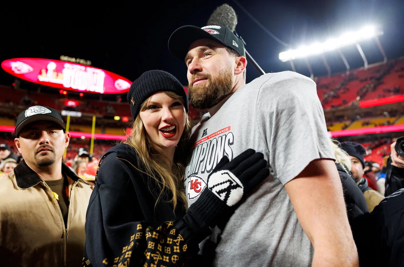 Super - Les paris précoces du Super Bowl de Taylor Swift incluent un baiser sur le terrain, le nombre d'apparitions télévisées et plus encore