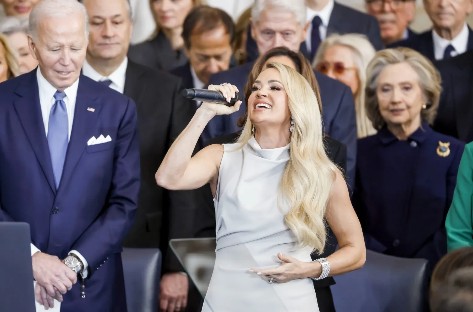 Carrie - Réaction des fans à Carrie Underwood chantant A Cappella après un retard technique à l'inauguration de Trump