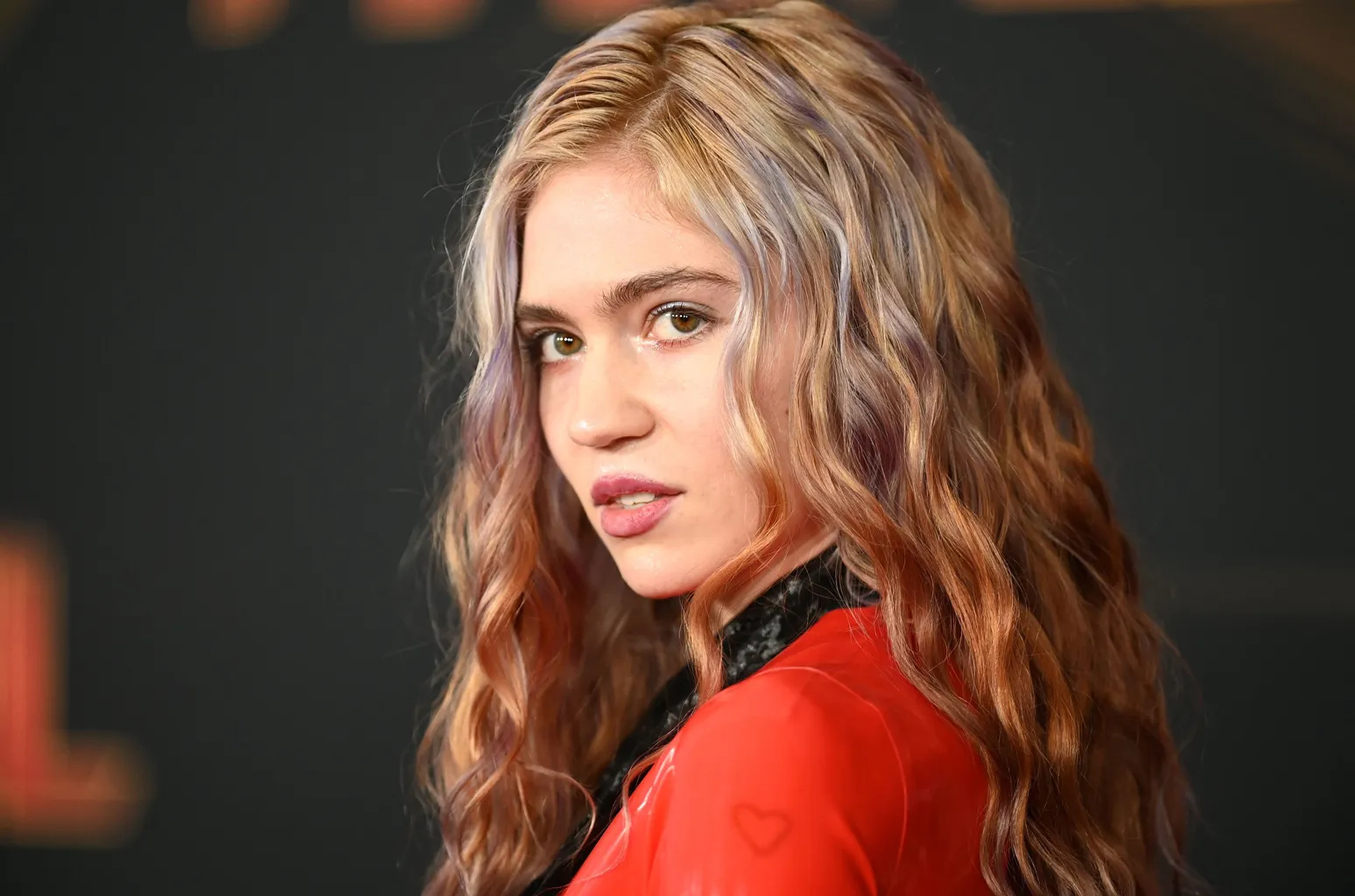 Grimes - Grimes condamne le «nazisme et la suprématie blanche» dans son fanbase