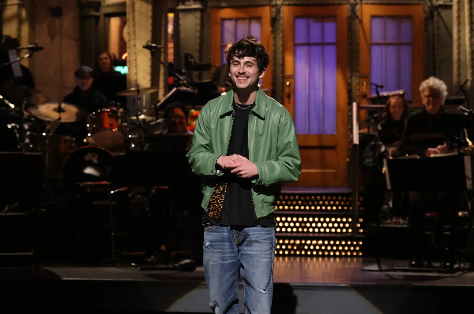 Bob - Timothée Chalamet parle du biopic de Bob Dylan et plaisante sur ses défaites aux cérémonies de remise de prix dans le monologue de "SNL" : regardez