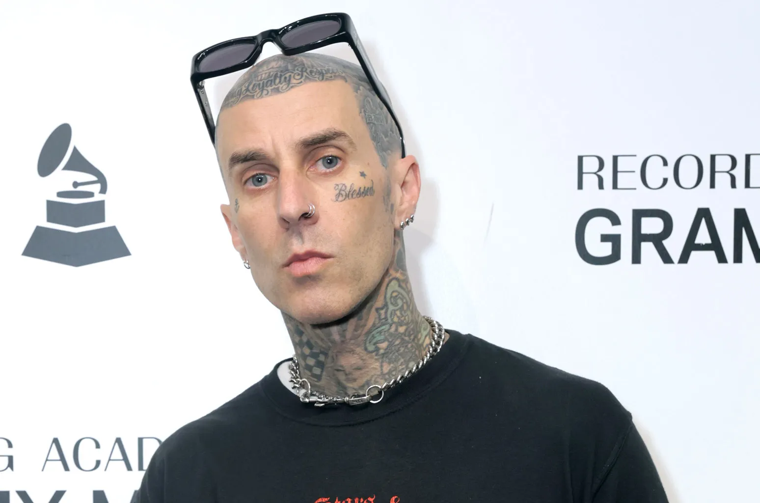 Angeles - Travis Barker Rend Visite aux Pompiers Incarcérés à Los Angeles: 'ces Gars sont des Héros'