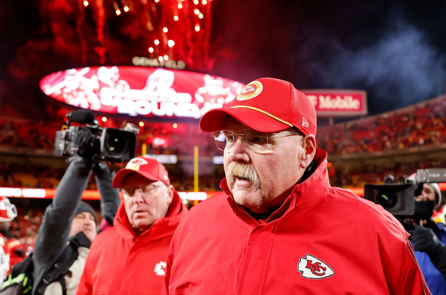 Taylor - Andy Reid défend Taylor Swift après qu'elle ait été sifflée au Super Bowl : « elle fait partie de l'équipe »