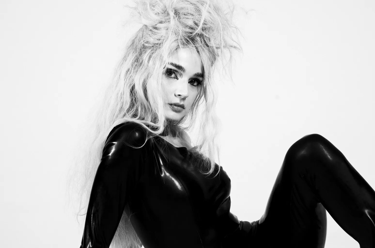 Poppy - Poppy mélange ‘taste’ de Sabrina Carpenter avec ‘I Touch Myself’ des Divinyls