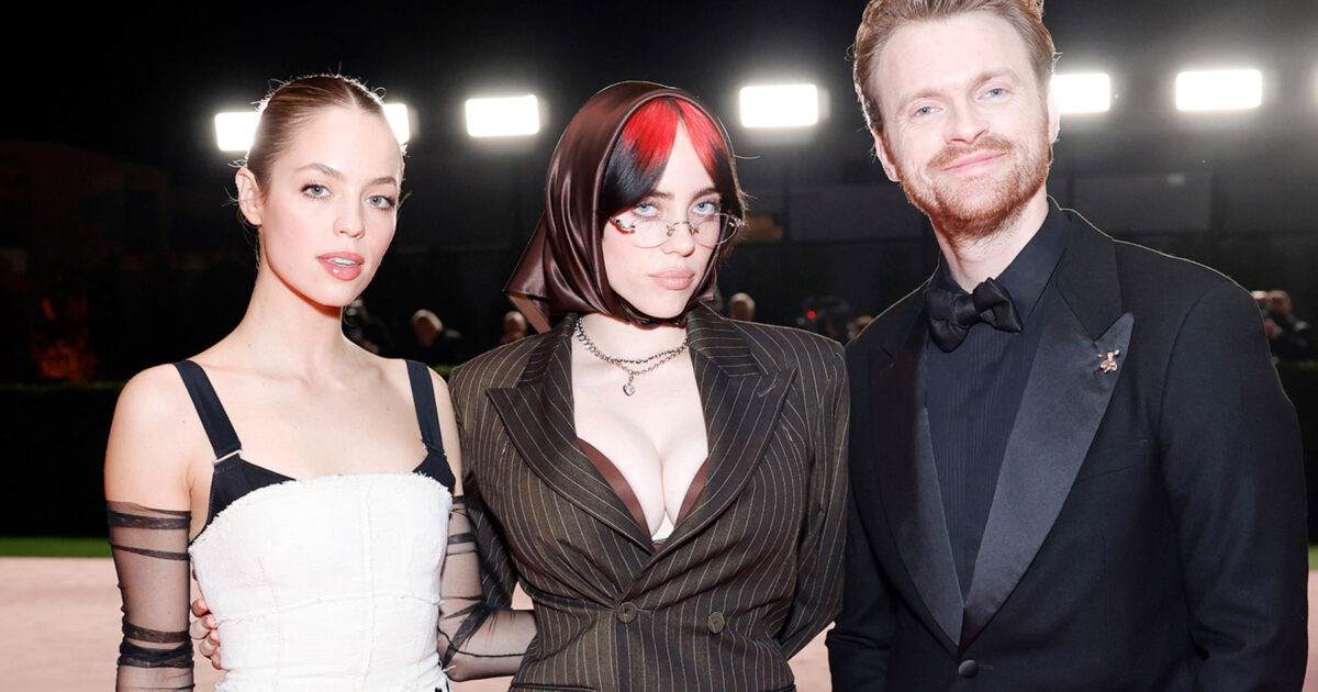 fiançailles - Billie Eilish réagit aux fiançailles de son frère Finneas avec sa petite amie de longue date Claudia Sulewski
