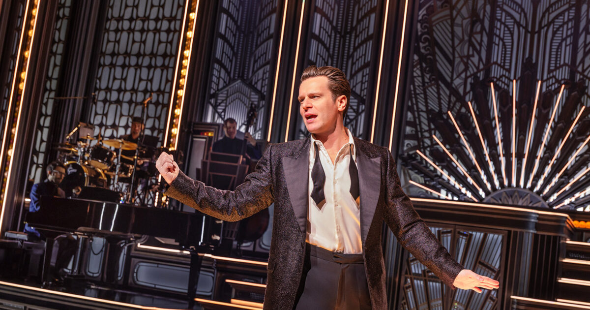 porte - Une « belle porte d'entrée » vers Bobby Darin : Jonathan Groff et le casting évoquent l'apport de « grit » à l'enregistrement de la distribution de Broadway de « Just In Time »