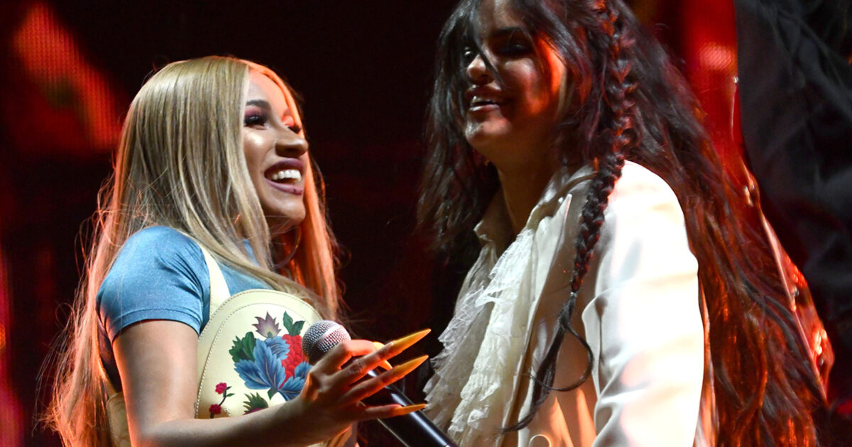 Cardi - Cardi B affirme que Selena Gomez est toujours présente, même si « c'est une vraie milliardaire »