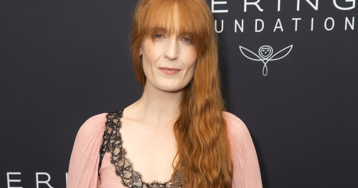 Florence - Florence Welch révèle avoir perdu une trompe de Fallope après une grossesse ectopique et une fausse couche : « L'insistance de mon médecin pour que je vienne a sauvé ma vie »