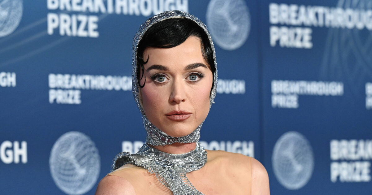 Katy - Katy Perry déclare qu'elle en a fini de « forcer » sa carrière dans son post anniversaire de « 143 » : « Je suis fière de l'endroit où je suis et de la manière dont j'y suis arrivée »