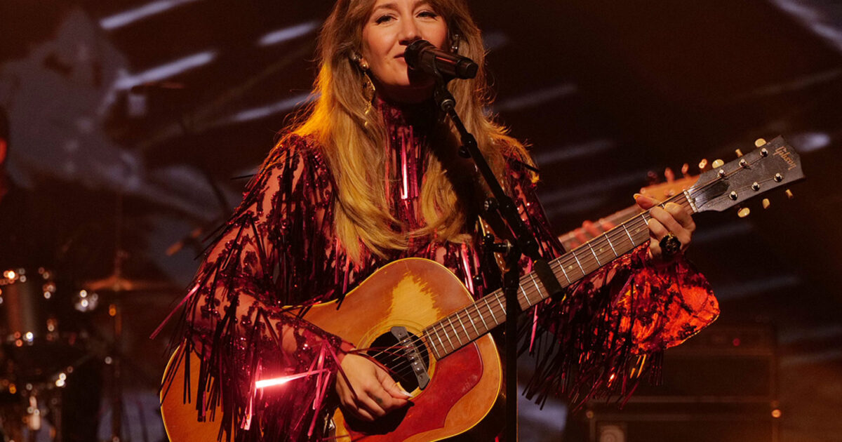 Chanson - Margo Price Se Fait Un Plaisir D'Exprimer Son Opinion Avec Une Chanson Antifasciste Sur 'Kimmel' Avant La Suspension