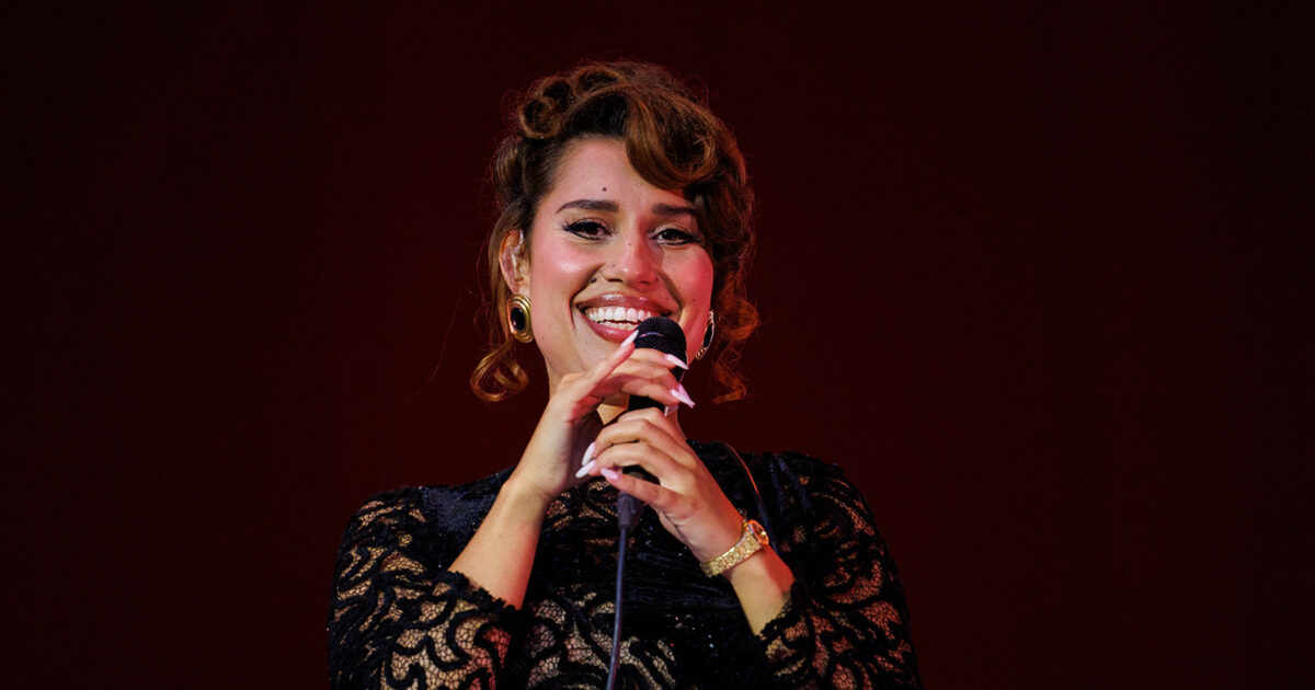 NFL - Raye sera la tête d'affiche du spectacle de la mi-temps de la NFL pour le premier match de 2025 à Londres : « Je suis très reconnaissante »