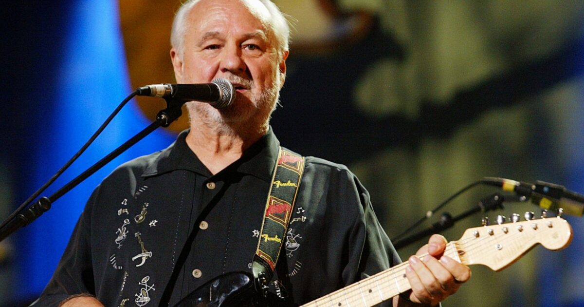 Curtis - Sonny Curtis, membre des Crickets et auteur du thème de la série « Mary Tyler Moore », décède à 88 ans