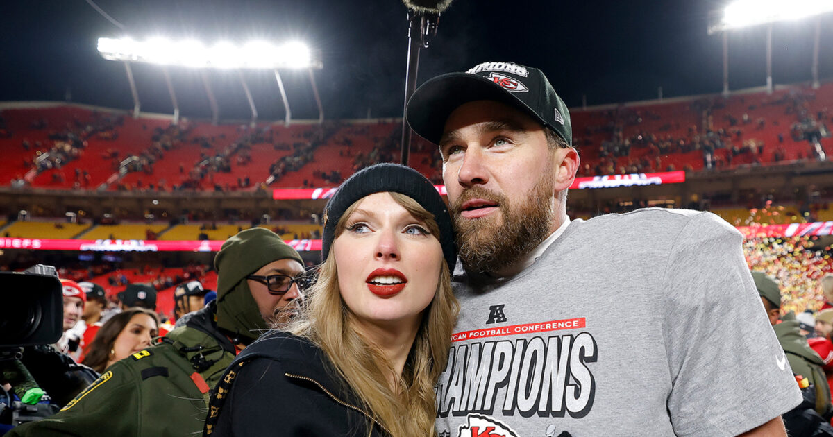 Taylor - Taylor Swift Soutient Travis Kelce Lors du Match des Chiefs Quelques Heures Après Avoir Assisté au Mariage de Selena Gomez