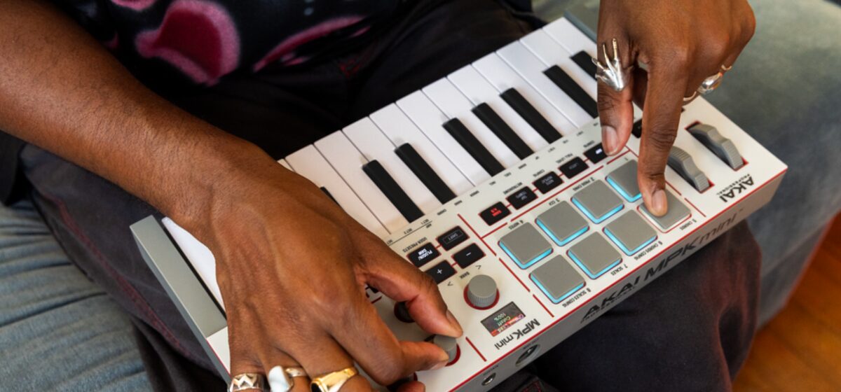 MPK - Akai Professionnal Signe le MPK Mini IV