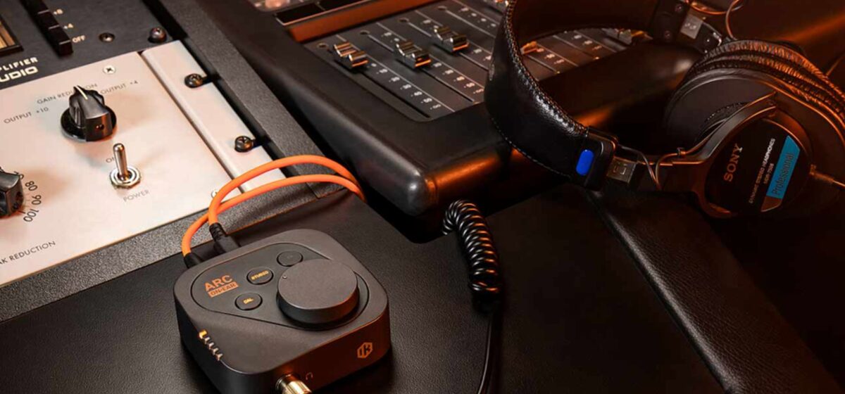 casque - Ik Multimedia présente l'Arc On Ear, un système matériel de correction de casque et de monitoring virtuel