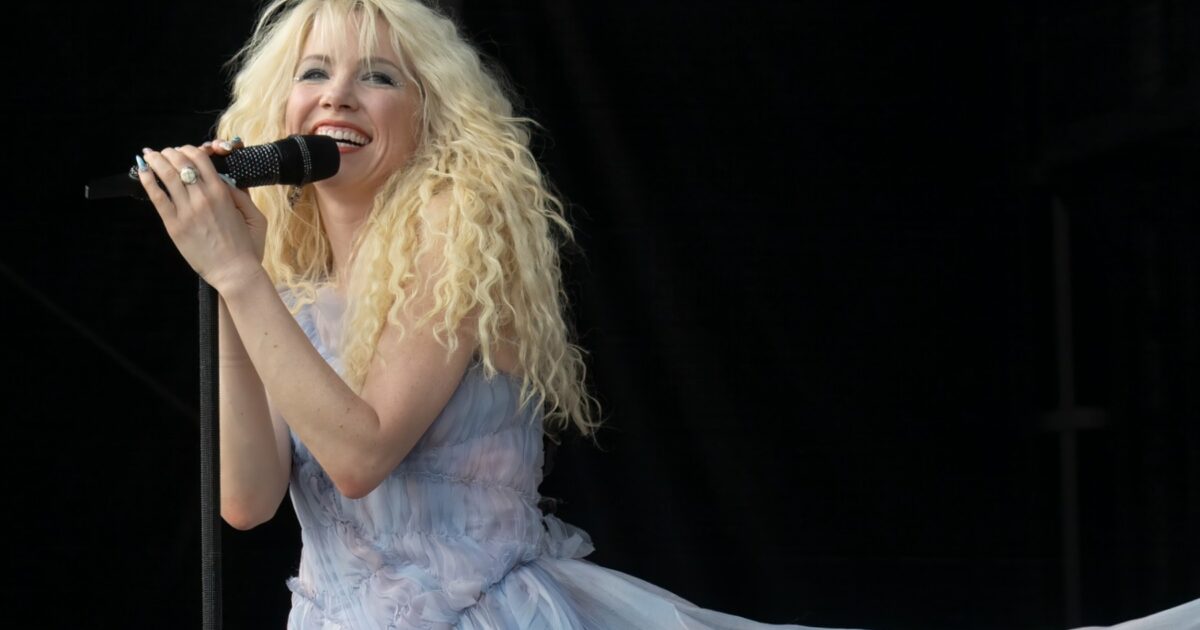 mariés - Carly Rae Jepsen et Cole M.g.n. se marient à l'hôtel Chelsea de New York