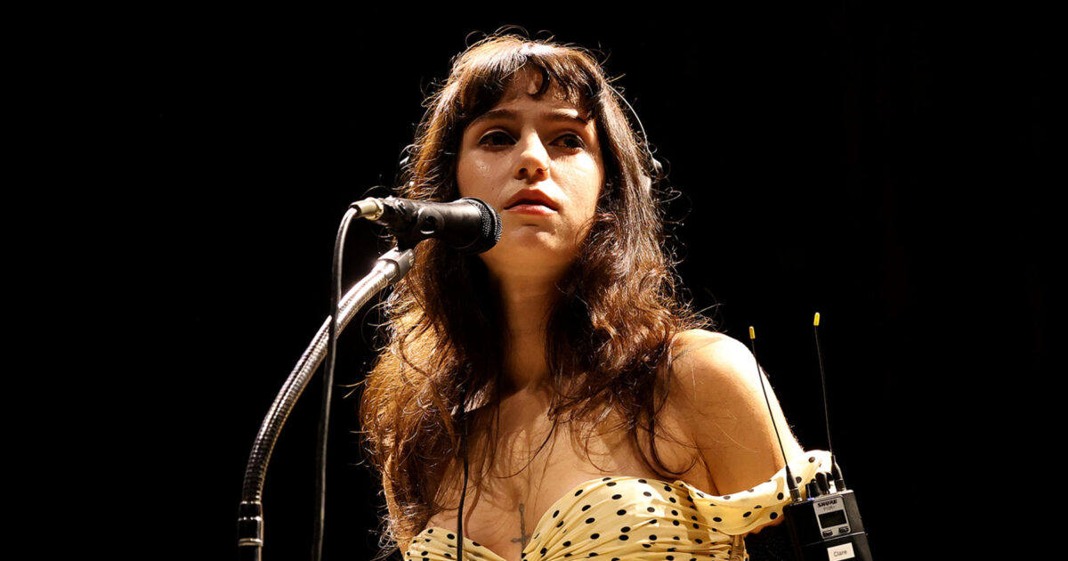 boycott - Clairo, Lucy Dacus et d'autres artistes rejoignent le boycott « no Music For Genocide » alors que le cessez-le-feu entre en vigueur