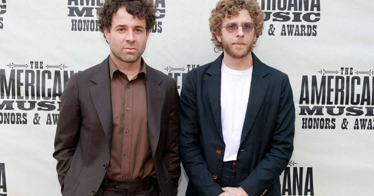 concert-bénéfice - Dawes, Brad Paisley et d'autres organisent un concert-bénéfice à L.A. pour le premier anniversaire des incendies de forêt meurtriers