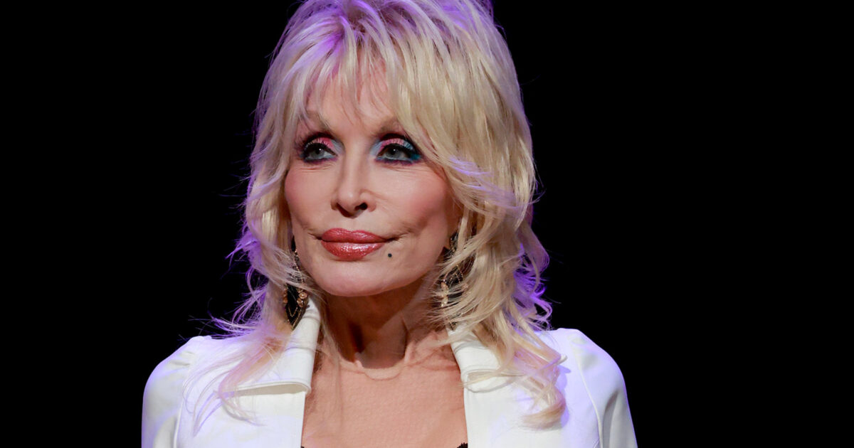 sœur - La sœur de Dolly Parton, Freida, demande des prières pour la santé de l'icône country : « Que Dieu te garde, ma sœur »