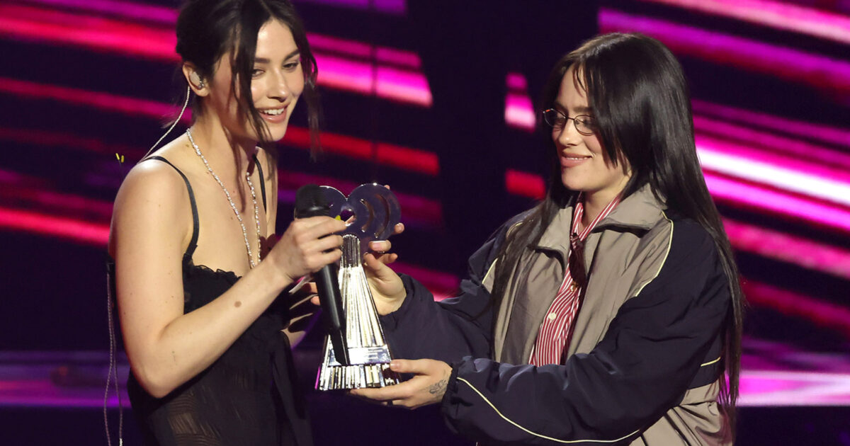 liberté - Billie Eilish, Gracie Abrams et d'autres relancent le comité de la liberté d'expression de l'ère McCarthy