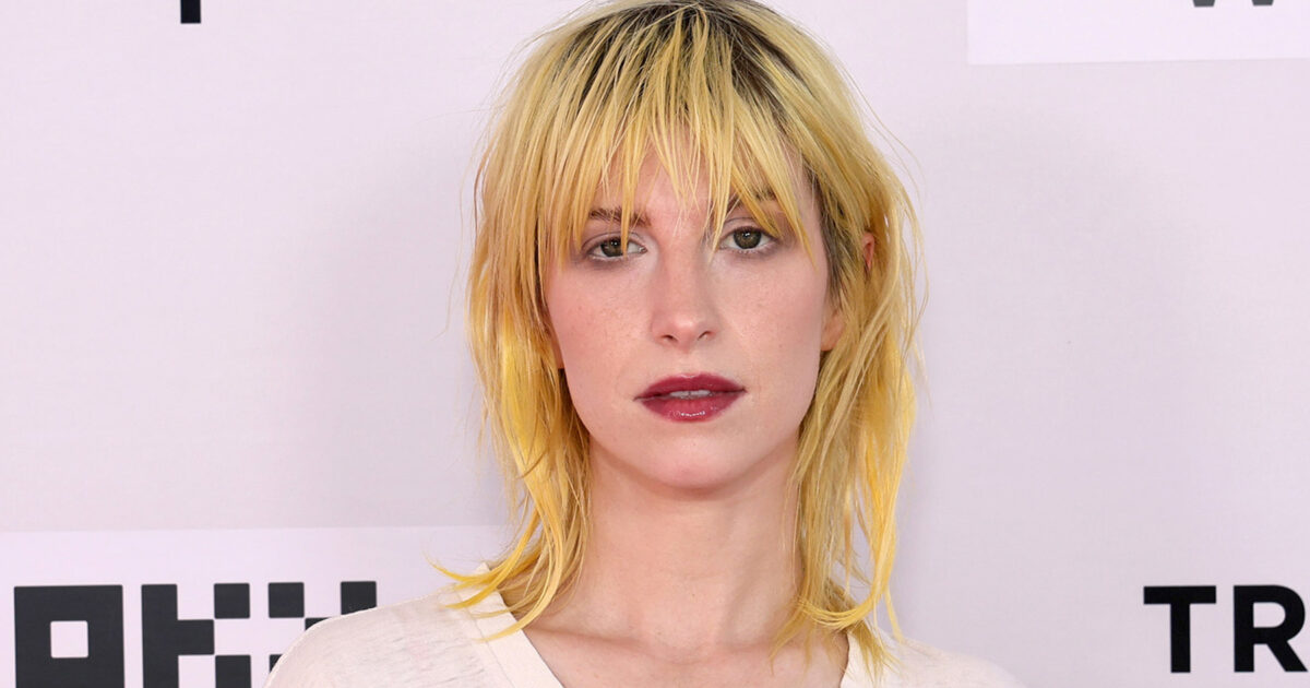 chanteur - Hayley Williams révèle que Morgan Wallen est le « chanteur country raciste » dans sa chanson : « Je m'en fiche »