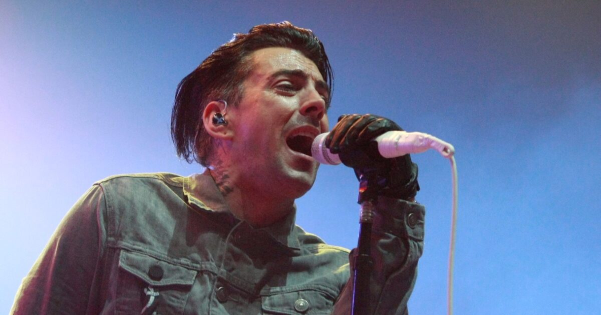 chanteur - La police britannique arrête deux hommes dans l'affaire du meurtre par arme blanche du chanteur des Lostprophets, Ian Watkins