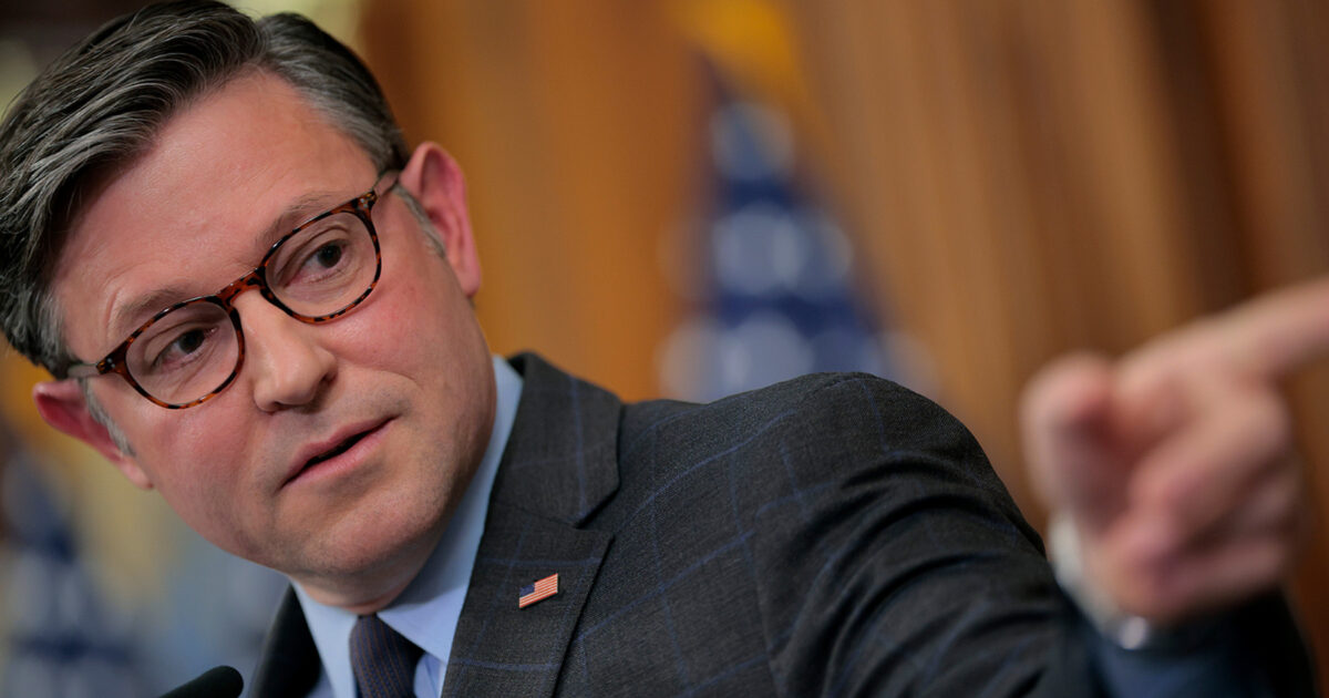 Bad - Le président de la Chambre, Mike Johnson, qualifie la sélection de Bad Bunny pour le Super Bowl de « terrible décision » et propose une star de la country des années 1980 de 82 ans comme meilleure alternative.