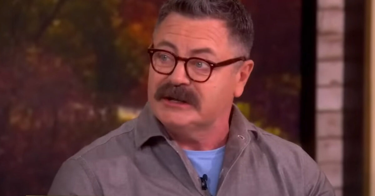 chanson - Nick Offerman a réalisé une “lecture interprétative” de la chanson NSFW de Taylor Swift, ‘Wood’, pour sa femme Megan Mullally.