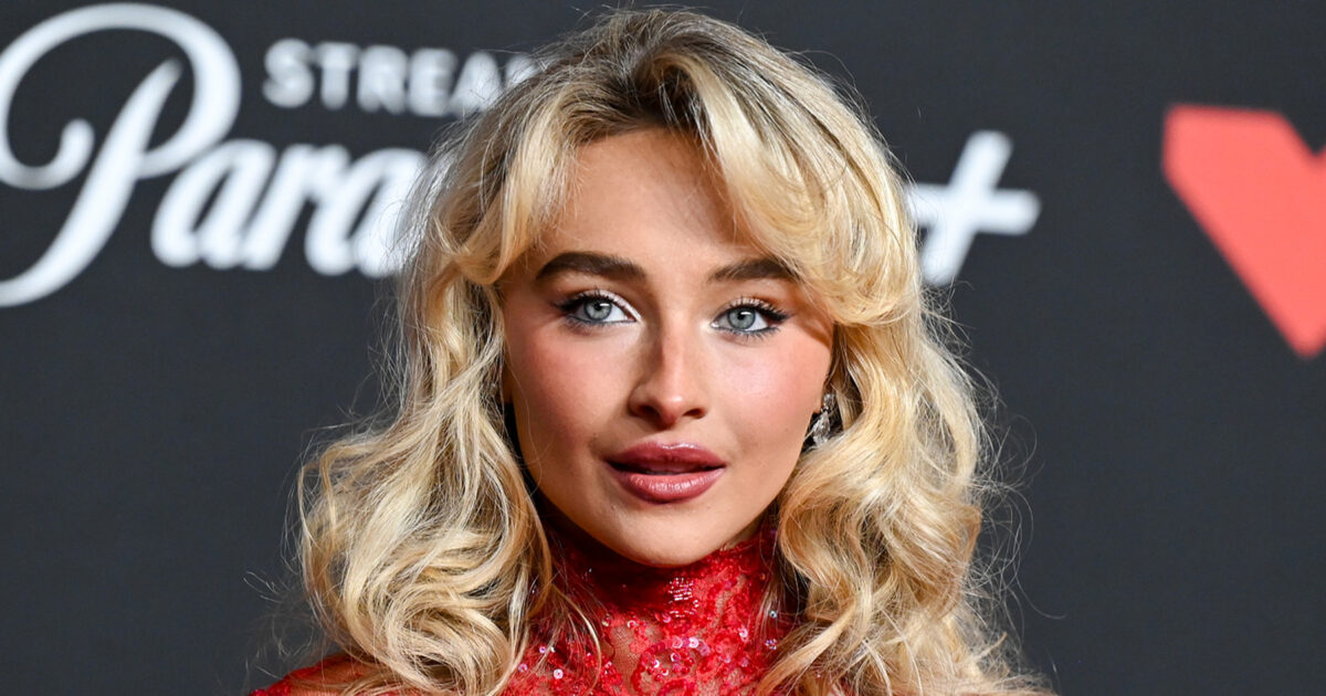 Opry - Sabrina Carpenter s'enthousiasme pour ses débuts ‘magiques’ au Grand Ole Opry avec Sheryl Crow : ‘Je suis la plus grande fan de tous les temps’