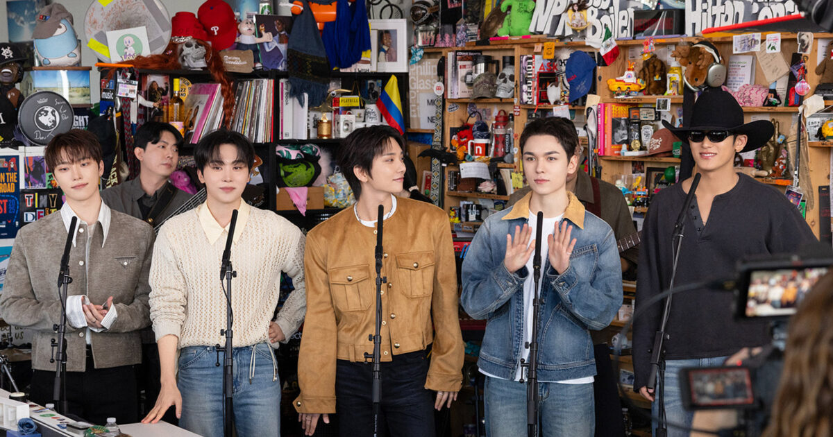groupe - Seventeen fait l'histoire en étant le premier groupe K-pop à se produire à Tiny Desk, malgré une grande nervosité.