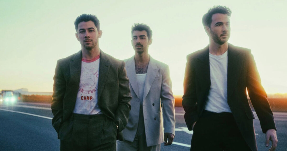 Jonas - Les Jonas Brothers lancent la saison des fêtes avec la bande originale du film « A Very Jonas Christmas » : Écoutez-la maintenant !