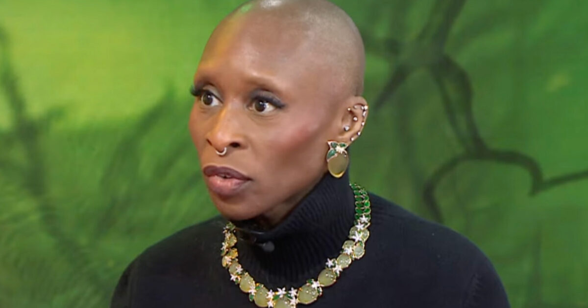 Cynthia - Cynthia Erivo déclare que protéger Ariana Grande d'un homme agressif lors de la première de 'Wicked' était un acte 'instinctif'