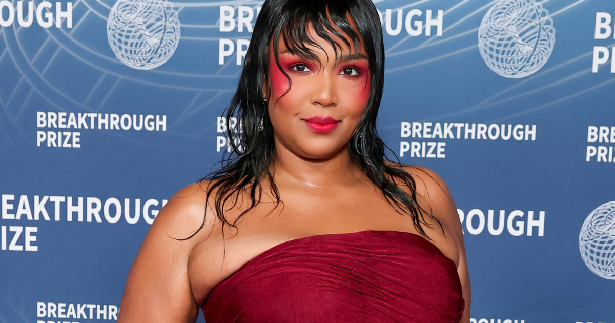 Lizzo - Lizzo félicite les « chasseurs de démons K-pop » pour leurs nominations aux Grammy avec une reprise de « golden (version flûte) »