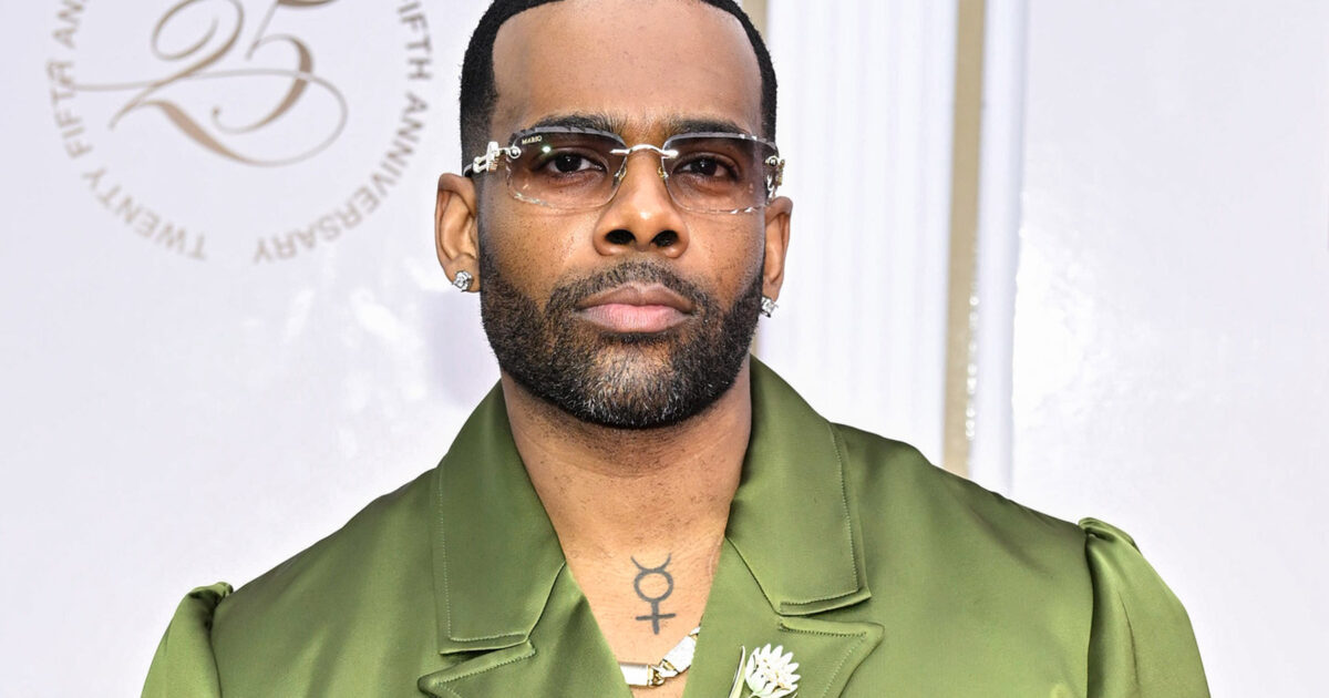 Mario - Mario réprimande un spectateur qui a touché inappropriément son entrejambe pendant qu'il chantait