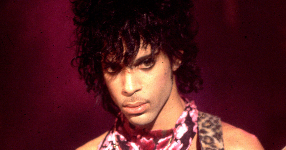 Maillots - Les Timberwolves Rétrogradent leurs Maillots Inspirés par Prince avec un Nouveau Terrain Violet