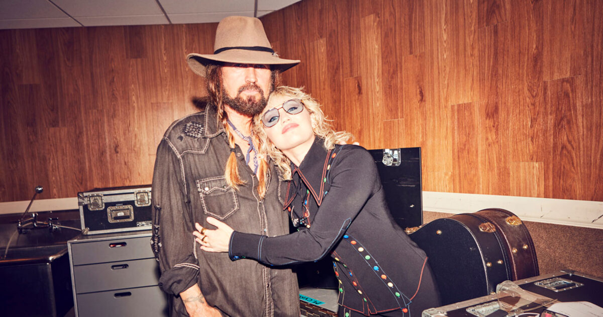 fiançailles - Billy Ray Cyrus réagit aux fiançailles de Miley Cyrus et Maxx Morando : « Heureux de vous voir tous les deux si heureux ! »