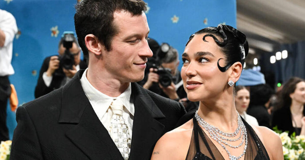 Noël - Dua Lipa Offre un Regard Intime sur un Noël Douillet avec son Fiancé Callum Turner : « Tout tourne autour de l'amour »