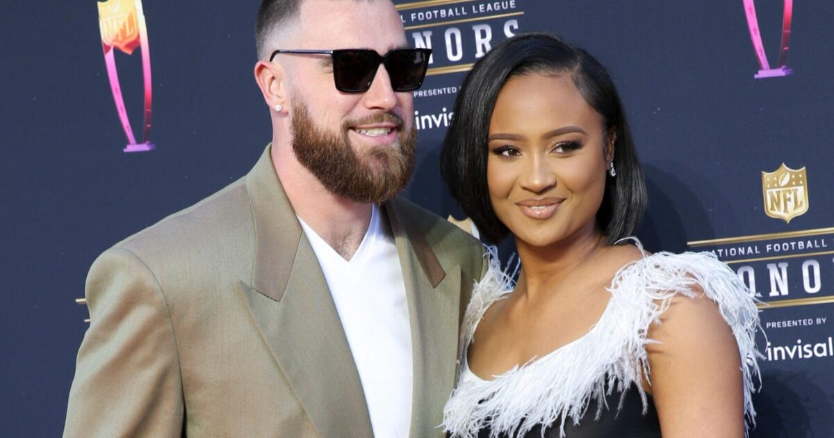 relation - Kayla Nicole se moque de la relation de Travis Kelce avec Taylor Swift dans une pub du Super Bowl