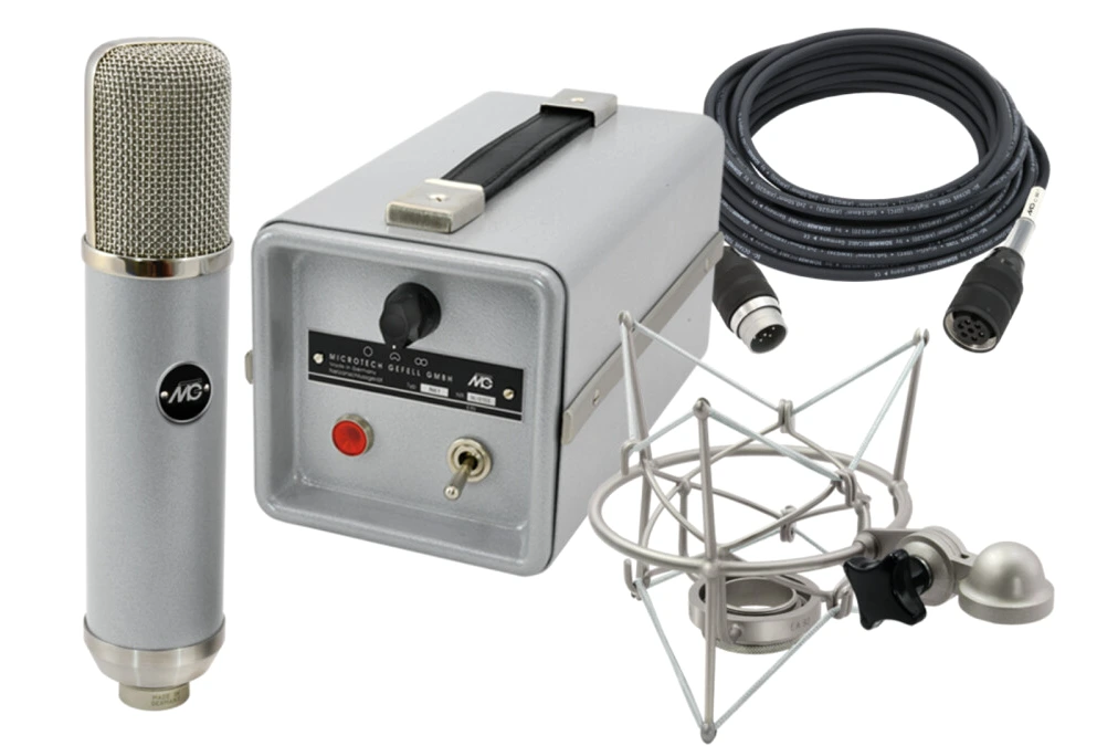 Microtech Gefell UM 57 sur pied, gros plan sur le micro et sa grille métallique en studio