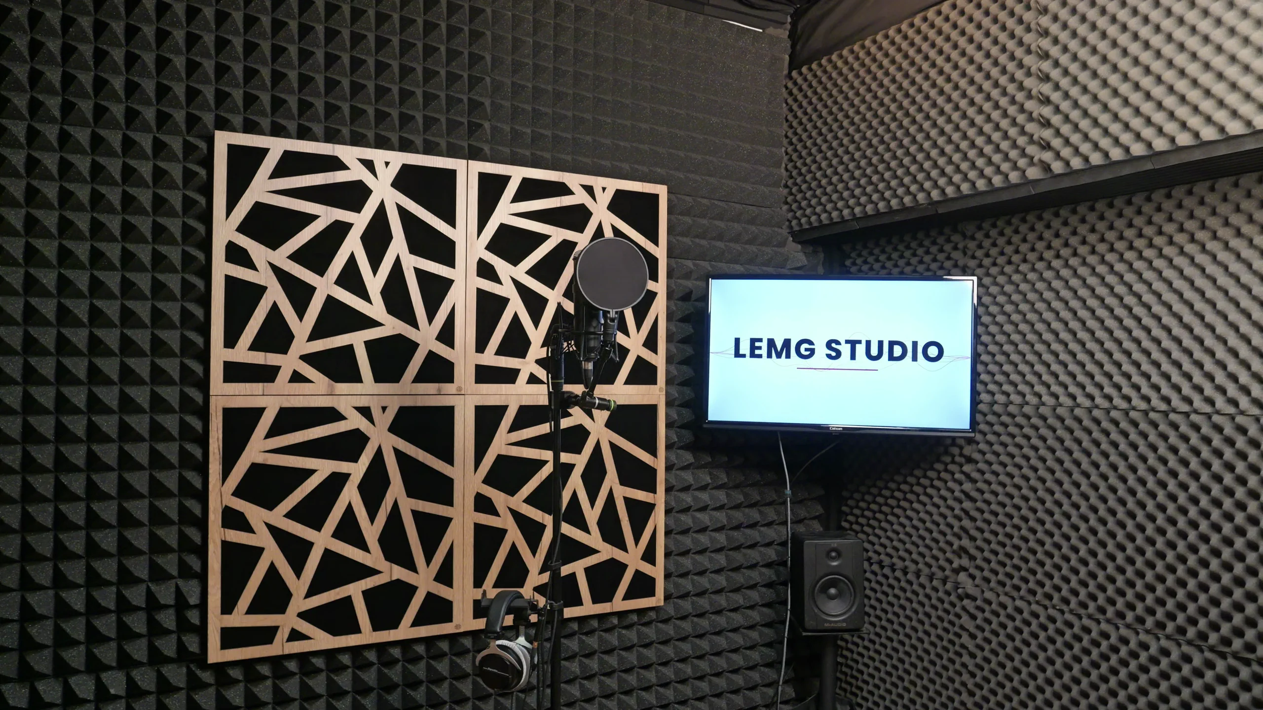 La cabine de prise de voix, LEMG Studio
