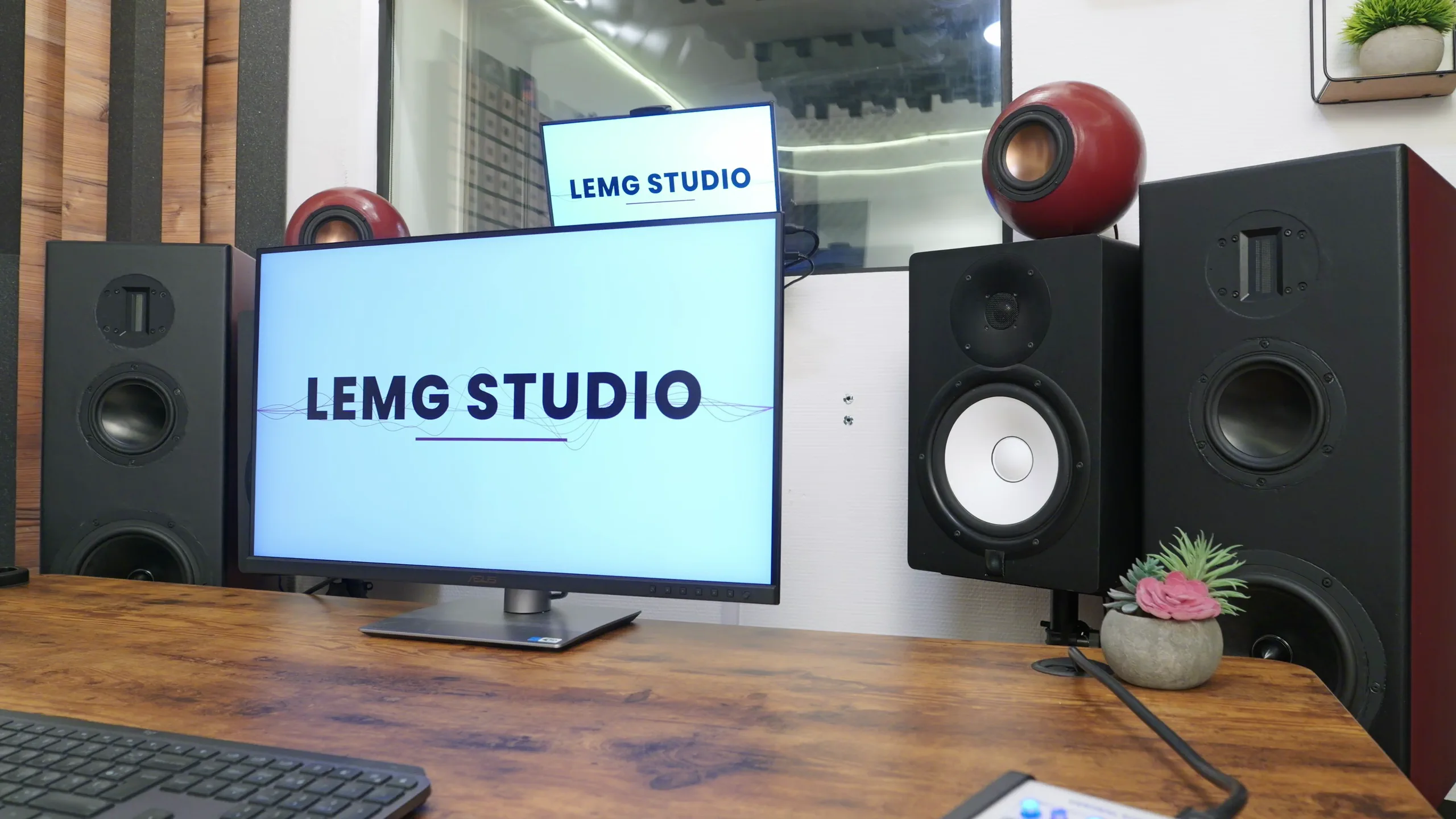 La régie vue de côté, LEMG Studio