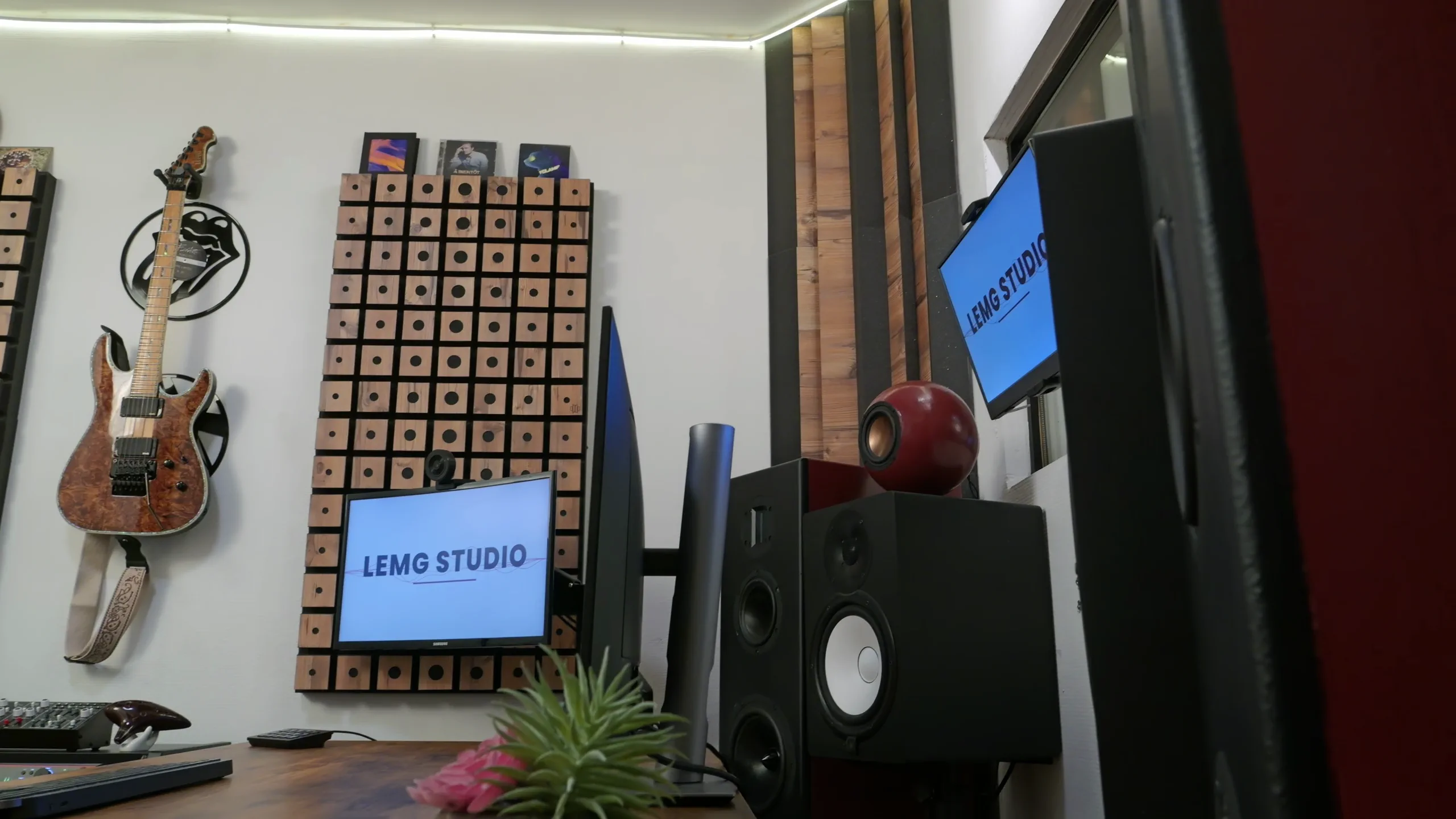 La régie de profil, LEMG Studio
